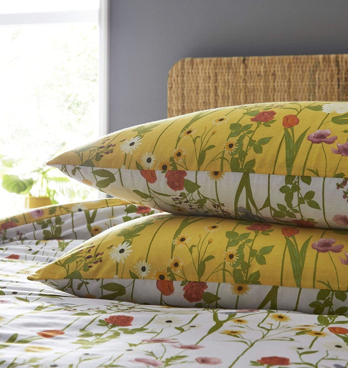 CLICKK Home Store ABC-0006 Furn Fleura Duvet Cover Set - Yellow - Super King